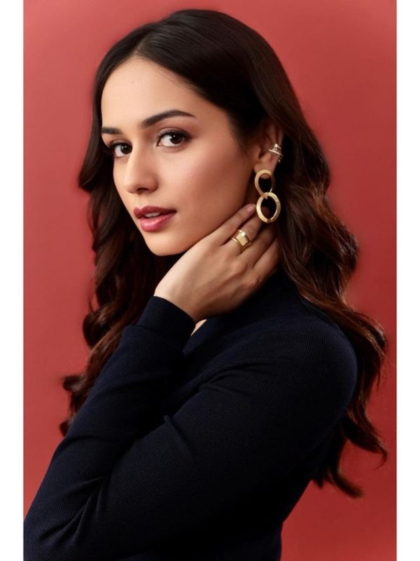 Manushi Chhillar New Looks (6)