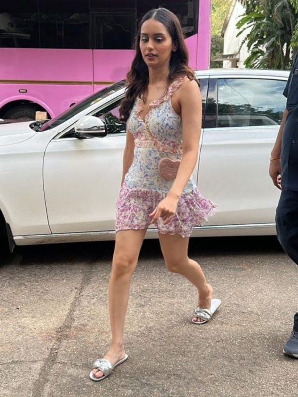 Manushi Chhillar simple look (4)