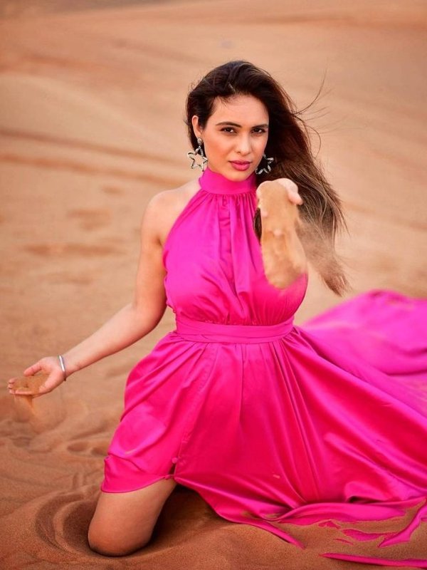 NEHA MALIK PLAYING WITH SAND