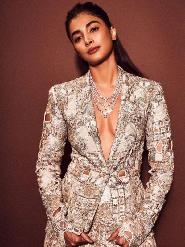 Pooja Hegde designer coat and pants (5)