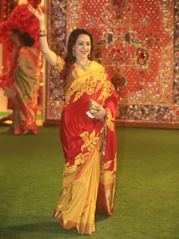 Mukesh Ambani Ganesh Puja | Hema Malini | Ambani Family