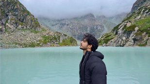 Ishaan Khattar reached Jammu and Kashmir to see Tulian Lake, climbed the mountain for 13 hours