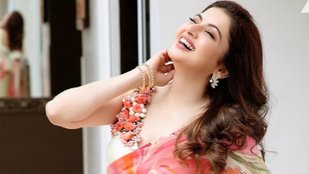 Bhagyashree dazzles in floral printed organza saree, fans go crazy over her cute smile