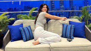 Shanaya Kapoor enjoying pleasant weather while sitting in her housebalcony, shared beautiful pictures