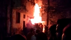 मुखर्जी नगर के गर्ल्स पीजी में लगी भीषण आग, मीटर बोर्ड में हुआ था शॉर्ट सर्किट, 35 लड़कियों का किया गया रेस्क्यू