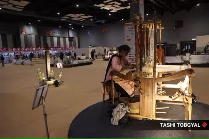 Handloom work by artist in G20 craft Bazar