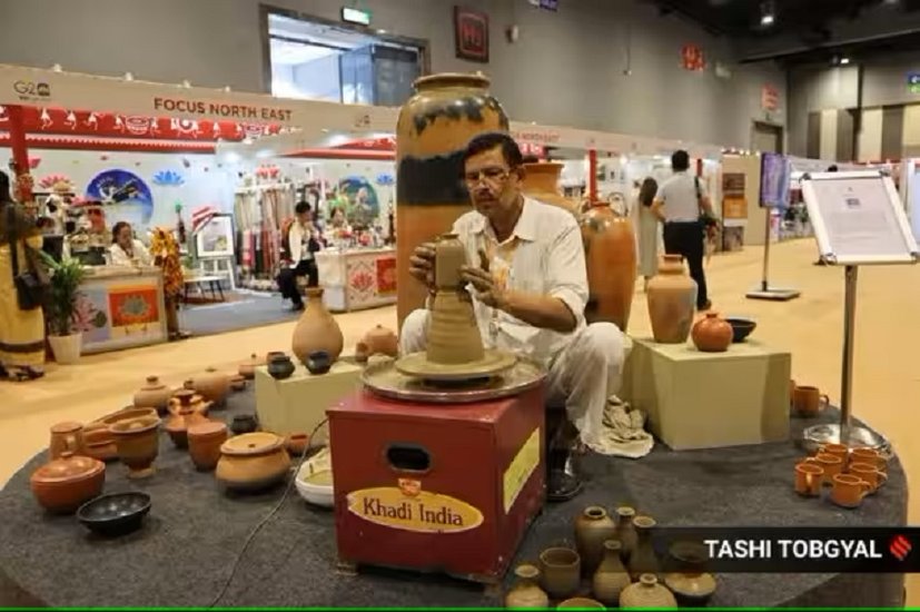 Pottery making in G20 Craft Bazaar