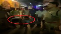 चाकू मारने वाले आरोपियों को पुलिस ने चखाया मजा, ‘खलनायक’ गाने पर पूरे शहर में कराई परेड