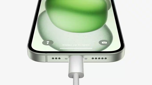 iPhone 15 Type c charging port