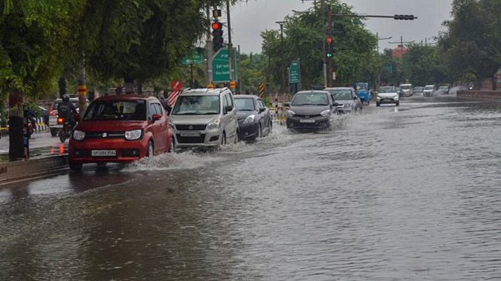 Rain in Lucknow | School Closed in Lucknow | Lucknow Weather News