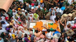 News Update: पंचतत्व में विलीन हुए कर्नल मनप्रीत सिंह, नम आंखों से लोगों ने दी अंतिम विदाई