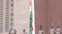 New Parliament Building: नए संसद भवन में फहराया गया तिरंगा, कार्यक्रम में नहीं शामिल हुए कांग्रेस अध्यक्ष खड़गे