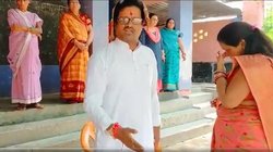 राखी बांधने स्कूल पहुंची थी बहन, शिक्षक ने जो बोला वह हो गया वायरल, अधिकारियों को लगी खबर तो पड़ गए लेने के देने
