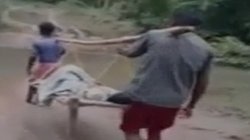नहीं आई एंबुलेंस, गर्भवती महिला को 20 किमी कंधों पर उठाकर पैदल चले परिजन, पहुंचाया अस्पताल