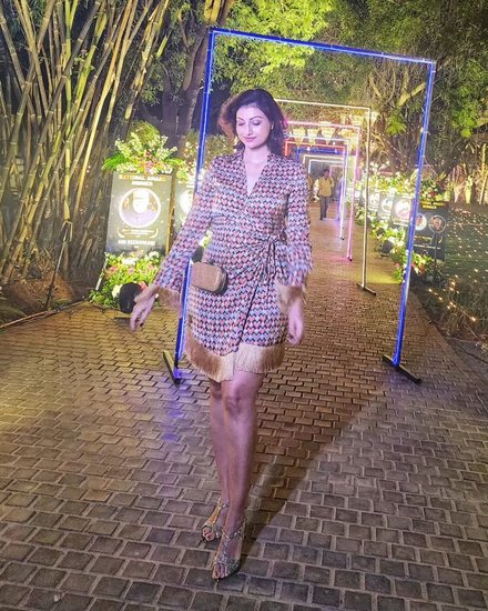 Hamsa Nandini looks glamorous