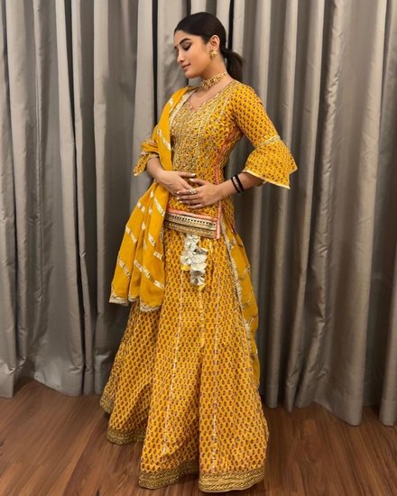 Rasha Thadani shares Photos