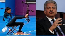 आनंद महिंद्रा ने खाई कभी भी शिकायत न करने की कसम, बिना हाथों वाली गोल्ड मेडलिस्ट तीरंदाज शीतल का Video देख हुए भावुक