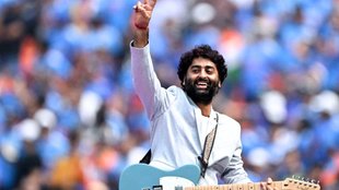 Arijit Singh celebrating Babar azam s wicket