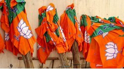 BJP सांसद के काफिले पर हमला, पथराव में बाल-बाल बचे, पार्टी के लोग ही बताए जा रहे हमलावर