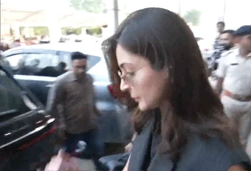 Anushka Sharma reaches Ahmedabad
