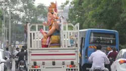 Bengaluru Crime: गणेश मूर्ति विसर्जन जुलूस में म्यूजिक को लेकर विवाद, बेंगलुरु में मां के सामने चाकू मारकर बेटे का कत्ल