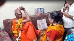 ‘गजानन महाराज’ के वेश में खाना मांगने पहुंचा बुजुर्ग, दर्शन के लिए टूट पड़े लोग; बुलानी पड़ी पुलिस