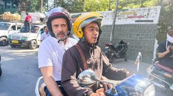 Silent City में स्कूटर टैक्सी पर सवार नजर आए राहुल गांधी, इसलिए की शहर के लोगों की तारीफ