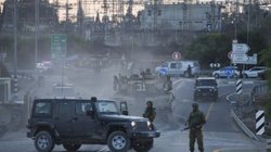 Israel-Hamas War: बंधकों की रिहाई के लिए तेल अवीव में सड़कों पर उतरे लोग, अदला-बदली की रखी मांग