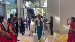 IND Vs PAK: अहमदाबाद में नाच गाने के साथ हुआ पाकिस्तानी टीम का स्वागत, वायरल वीडियो पर छिड़ी बहस