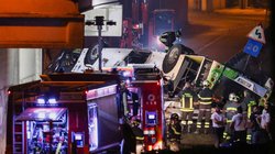 Italy Bus Accident: इटली में बड़ा हादसा, पुल से बस गिरने से 21 लोगों की मौत, PM मेलोनी ने जताया शोक