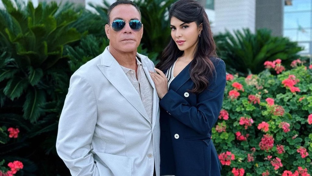 Jacqueline fernandez Poses With Hollywood Star