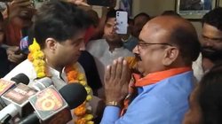 ‘अब जीवन में कभी साथ नहीं छोडूंगा महाराज’, रोते हुए सिंधिया के पास पहुंचे कांग्रेसी, भाजपा में हुए शामिल