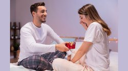 Karwa Chauth 2023: इस करवा चौथ पार्टनर को गिफ्ट दें ये यूनिक चीजें, चार गुना बढ़ जाएगी लव एंड केयर