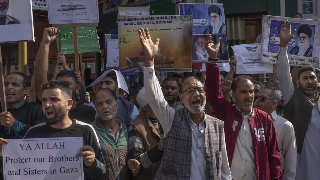 Muslim| Protester