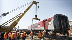 North East Express Derails: पटरी से क्यों उतरी नॉर्थ ईस्ट एक्सप्रेस, प्रारंभिक जांच में सामने आई ये बात