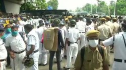 समाज में व्याप्त अविश्वास और तनाव के बीच समन्वय के सूत्र अपनाने की जरूरत
