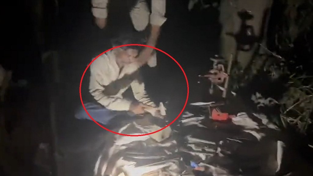 Shahjahanpur Police raid in fily style
