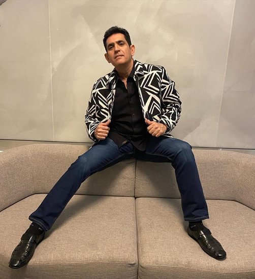 Bigg Boss 17 set theme