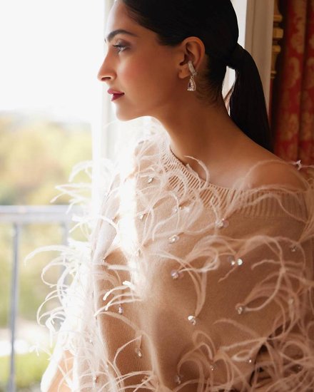 Sonam Kapoor wears sweater In Summer At Paris Fashion Week
