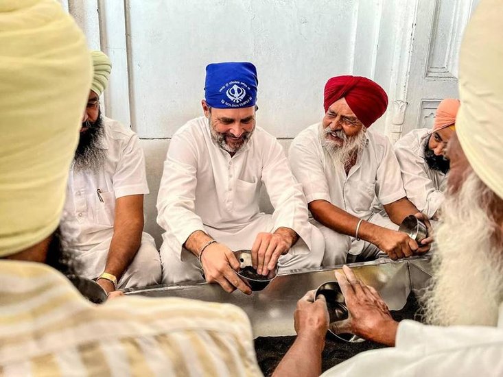 Rahul Gandhi washed utensils