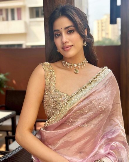 Jhanvi Kapoor pink saree