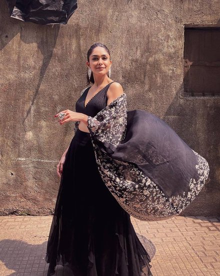 Mrunal Thakur Dress