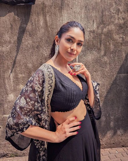 Mrunal Thakur floral Cape