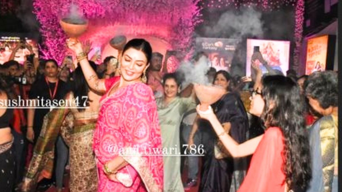 Sushmita Sen/ Sushmita Sen dhunuchi dance/ Durga Puja Sushmita Sen/ Sushmita Sen dhunuchi dance/ Durga Puja