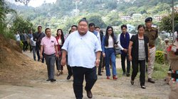 ‘ड्रीम गर्ल के साथ डेट पर जाना है लेकिन नहीं हैं पैसे’- बीजेपी नेता को मेल भेज शख्स ने मांगी मदद; हो गया वायरल