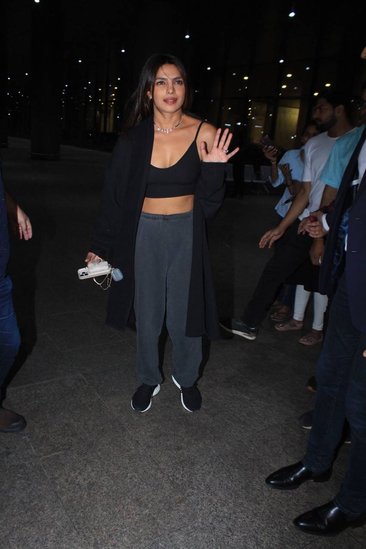 priyanka chopra airport wore daughter name necklace