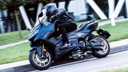 Yamaha TMax maxi scooter: भारत में टेस्टिंग के दौरान स्पॉट हुआ यामाहा टीमैक्स मैक्सी स्कूटर, जानें इस प्रीमियम प्रोडक्ट की कंप्लीट डिटेल