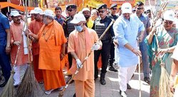 यूपी की योगी सरकार सफाई कर्मचारियों को देगी यह खास उपहार, सीतापुर के नैमिषारण्य में किया बड़ा ऐलान