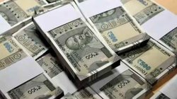 ट्रक में जा रहे वाशिंग मशीन को खोला तो मिले इतने नोट कि हर कोई रह गया दंग