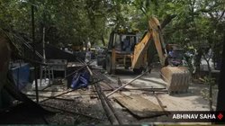 छुट्टी पर गई थी महिला, इधर घर पर चल गया बुलडोजर; गलत एड्रेस की वजह से हो गई भारी मिस्टेक!